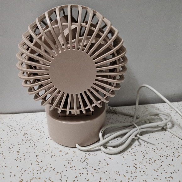 Muji Mini Desk Fan USB Low Noise - Picture 2 of 3